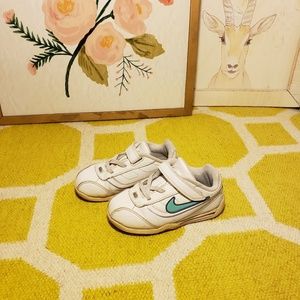 Nike Vintage Style Sneakers